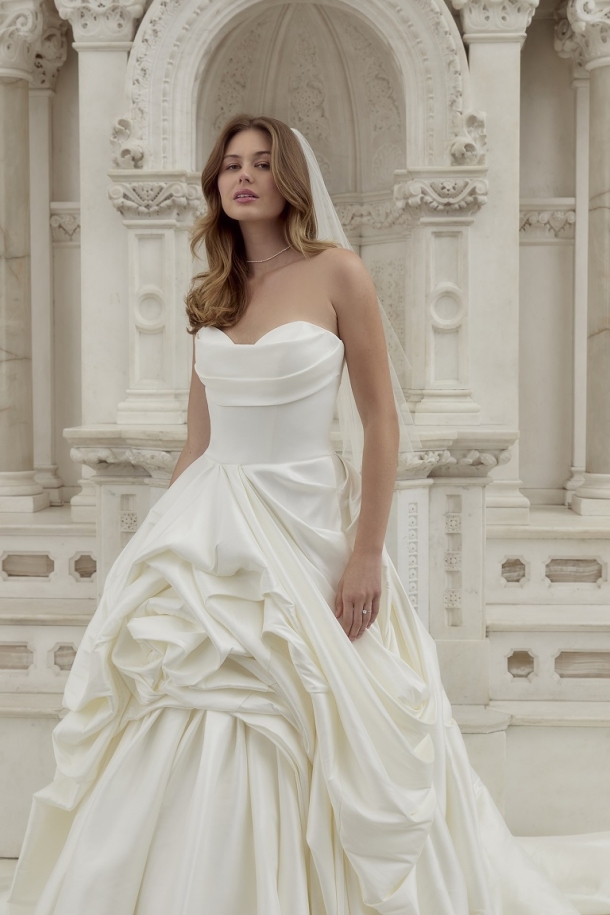 Casablanca Bridal 2589 close 2.jpg